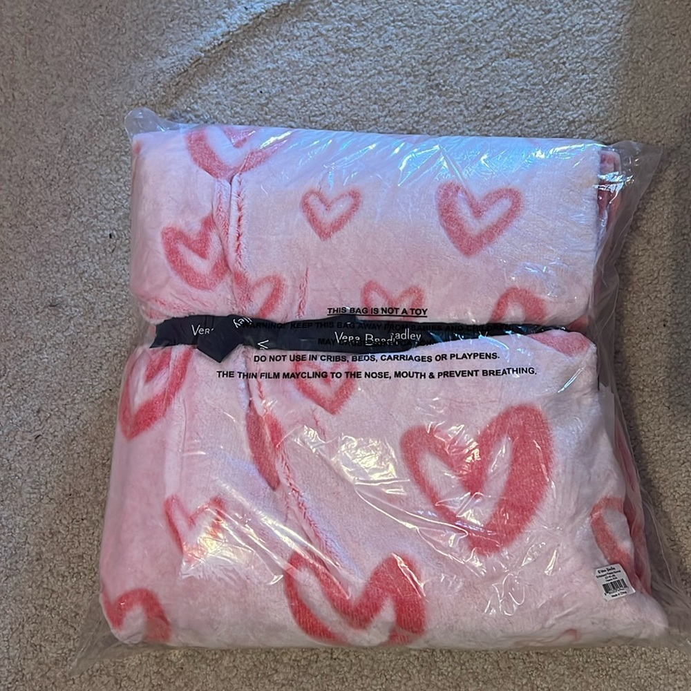 Vera Bradley Embossed Fleece Blanket - Hearts Pink